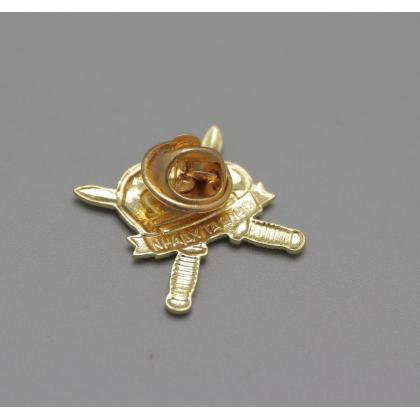 Где купить фрачный значок знак Фрачник Солдат удачи (лаковый) в Москве не дорого с доставкой по России