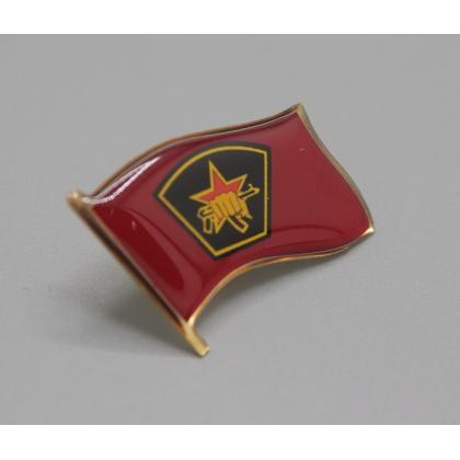 Где купить фрачный значок знак Фрачник флажок Кулак с автоматом красный фон (смола) в Москве не дорого с доставкой по России