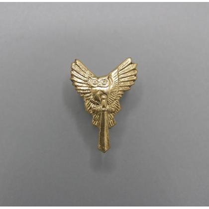 Где купить фрачный значок знак Фрачник Сова с мечом (золотая) в Москве не дорого с доставкой по России