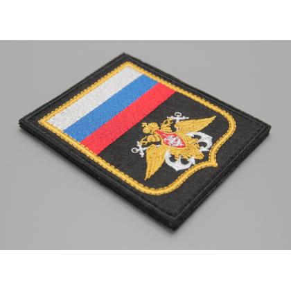 Где купить Шеврон вышитый ВМФ России ( Флаг РФ ) черный фон (на липучке) приказ № 300 в Москве недорого с доставкой по России