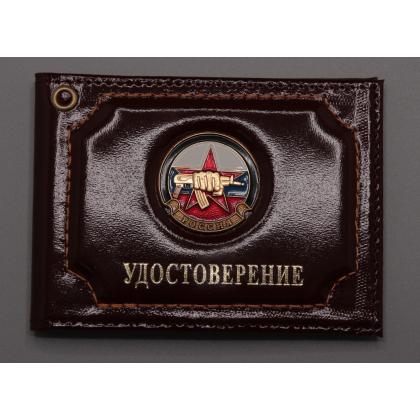 Где купить Обложку на удостоверение металлическая эмблема Внутренние войска (кулак с автоматом) , цвет бордо в Москве недорого с доставкой по России