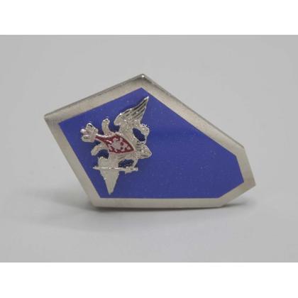 Где купить Значок мет. Гробик Среднее военно-учебное заведение (обр. 2007 г.)  гор. эм. в Москве недорого с доставкой по России