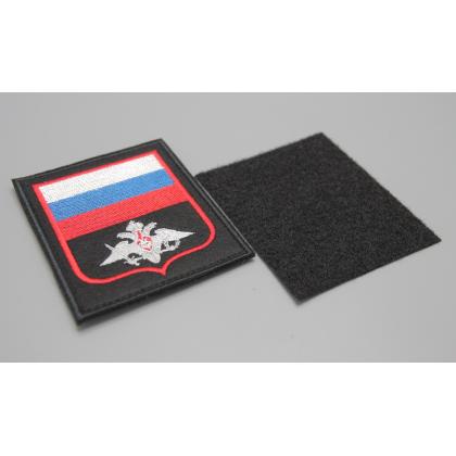 Где купить Шеврон вышитый Вооруженные силы (с флагом РФ ) черный фон МО красный кант (на липучке) приказ № 300  в Москве недорого сдоставкой по России