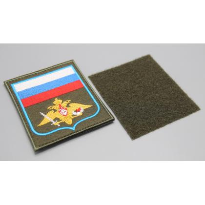 Где купить Шеврон вышитый ВДВ (с флагом РФ) оливковый фон (на липучке) приказ № 300 от 22.06.2015 в Москве недорого с доставкой по России